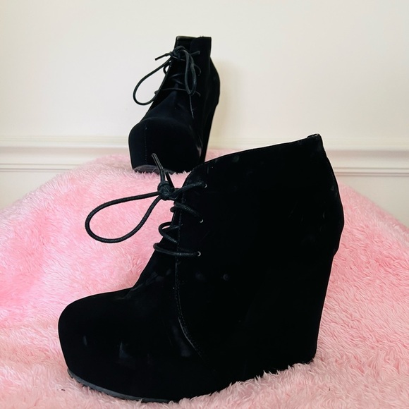 Elle Black Wedge Ankle Boots - Picture 3 of 8
